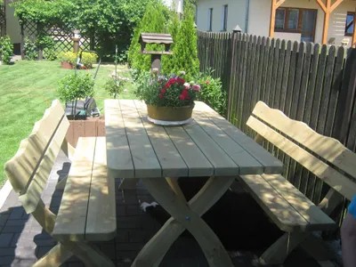 Produktbild von Massive Gartenmöbel 1+2 aus Holz – Tisch + 2 Bänke mit Rückenlehne