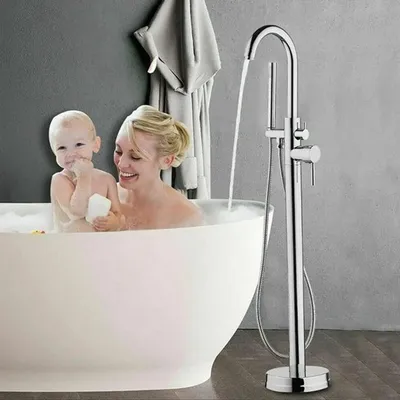 Imagen del producto de Grifo de bañera independiente, cromado, con ducha de mano y diseño moderno de latón cromado