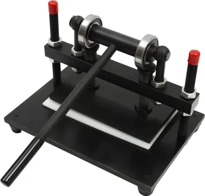 Image de Machine à découper le cuir - Presse à découper manuelle - Force de pression de 2 tonnes - Hauteur de coupe de 0 à 100 mm - Largeur d'alimentation de 31 cm - Châssis en acier pour le cuir, le tissu et le caoutchouc - Noir