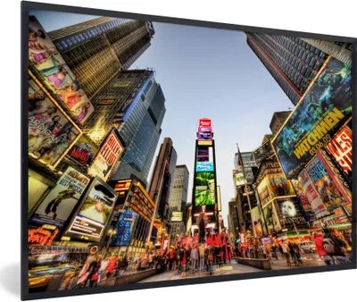 Produktbild von MuchoWow® Gerahmtes Poster New York - Nacht - Platz 90x60 cm - Poster mit Schwarzem Bilderrahmen Wandposter Rahmen Foto Bilder - Fotorahmen - Foto-Plakat
