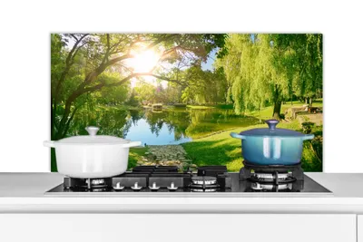 Produktbild von MuchoWow® Splashback Kuchyňa - Kuchynský backsplash - Ochrana steny pre sporák a drez Stromy - Jazero - Slnko - Tráva - Príroda 100x50cm Alu-Dibond