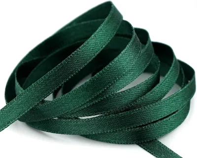 Productafbeelding van Satijnen lint van 50 m x 6 mm - Dennengroen - Zwart-groen - Donkergroen (035) - Zacht en glanzend - Cadeaulint