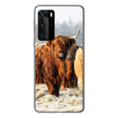 Produktbild von MuchoWow® Handyhülle Schutzhülle Hülle für Huawei P40 Pro Schottische Highlander - Schnee - Wald Silikon Softcase Handy Hülle - Schutz