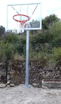 Produktbild von Set aus verzinkten Minibasketballkörben mit 114-mm-Rohr, befestigt mit Ankerbasis – ohne Anzeigetafeln oder Körbe, mehrfarbig