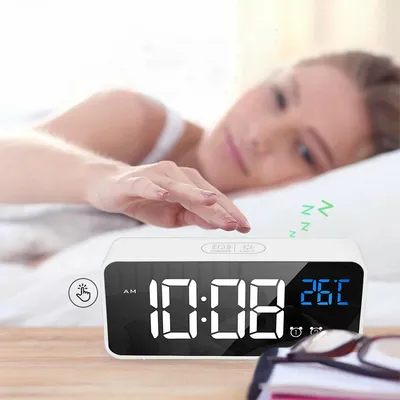 Produktbild von Digital Wecker LED, große Temperaturanzeige, Snooze & Sprachsteuerung, 4 Helligkeitsstufen, Spiegelalarm Tischuhr weiß
