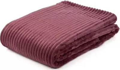 Kuscheldecke in der Farbe Beere