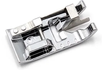 Produktbild von Famanu Nähmaschine Randfuß - Mit Mittelgeleitung - 5 mm Stichbreite - Silber