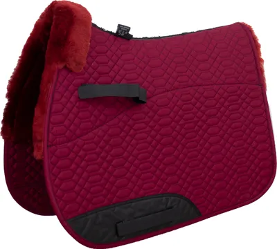 Produktbild von Engel Reitsport Lammfell Schabracke SCHABRA1 Fellrand vorne Fell in Sattellage VSS (Vielseitigkeit/Springen) Bordeaux Bordeaux