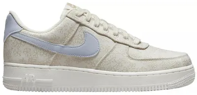 Productafbeelding van Nike Air Force 1 Low '07 SE met jacquardmotief en bloemenborduurwerk (dames) - EU 43