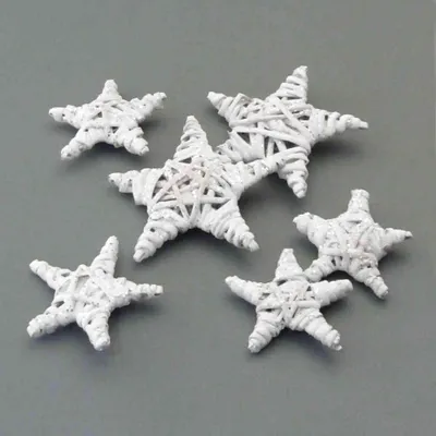 Produktbild von Stern-Tischstreu aus Weide, 6 Rattan-Sterne. 5, 6, 8cm Weiß