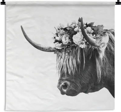 Produktbild von MuchoWow® Wandteppich Wandbehang Schottisches Hochlandrind - Blumen - Schwarz - Weiß 150x150 cm Tapisserie Dekoration Wandtuch - Wohnaccessoires - Modernes