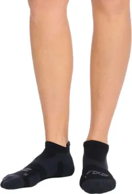 Produktbild von 2xu Vectr Lightcushion Unsichtbare Socken Schwarz EU 38-41 1/2 Herren,Damen Schwarz EU 38-41 1/2