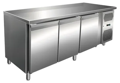 Produktbild von Gastro Kühltisch | Kühltheke Edelstahl | 231 Liter | 3 Türen | Umluftkühlung | -2 bis +8°C