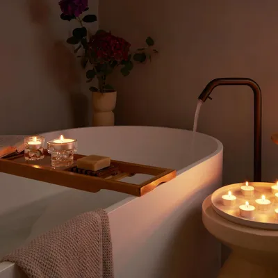 Produktbild von Set aus Teelichtern in transparenter Hülle im Karton – 8 Stunden Brenndauer, Weiß, plus D-light-Teelichter, 75 Stück im Beutel, 4 Stunden Brenndauer, Weiß – mit natürlichem Pflanzenwachs, ohne Palmöl