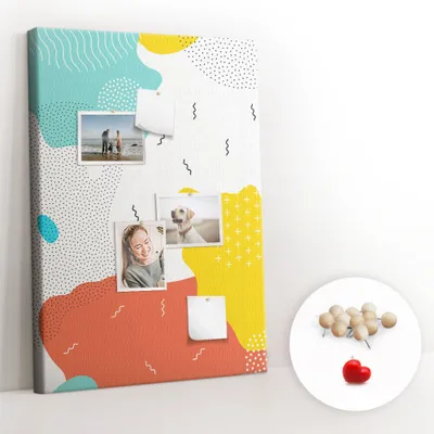 Obrázek produktu pro Korková nástěnka s kolíčky - Tabule s kolíky pro fotografie a poznámky - 70x100 cm - Připínáčky dřevěné 100 kusů - Abstraktní čmáranice