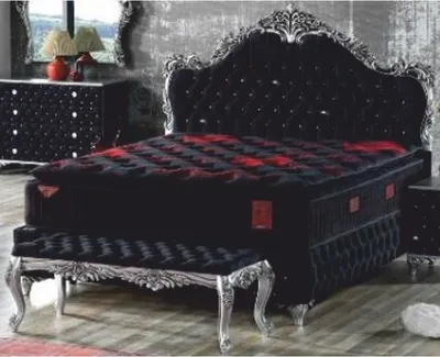 Produktbild von Casa Padrino Barock Doppelbett mit Glitzersteinen und Matratze Schwarz / Silber 160 x 200 cm