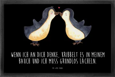 Produktbild von Mr. & Mrs. Panda Bodenvorleger Pinguine Kuss 50 x 75 cm - Schwarz - Geschenk, Valentinstag, Freundin, Schmutzfangmatte, fußmatte, Hochzeitstag, für, Schmutzmatte, Freund