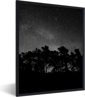 Produktbild von MuchoWow® Gerahmtes Poster Sternenhimmel - Wald - Himmel - Schwarz - Bäume 60x80 cm - Poster mit Schwarzem Bilderrahmen Wandposter Rahmen Foto Bilder - Premium - Wanddeko Wohnzimmer