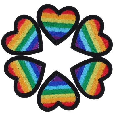 Produktbild von 6er Set Regenbogen Herz Patches - Schwarz umrandet, ideal zum Nähen, Besticken oder Reparieren von Kleidung und Jeans, kreative DIY Deko