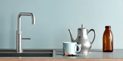 Immagine prodotto di "QUOOKER FUSION Square COMBI B cromo e miscelatore 100°C (22FSCHR)" (2 pezzi) miscelatore per lavello con funzione acqua bollente 100°C Inclusa tazza termica