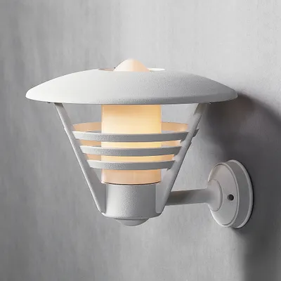 Produktbild von Konstsmide Gemini Wandleuchte weiß lackiertes Aluminium, opales Glas, Hand EU 503-250