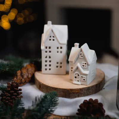 Produktbild von Keramik LED Haus - weiß glänzend - 7 x 11,5 x 7 cm - Lichthaus