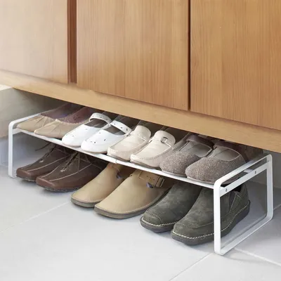 Produktbild von Yamazaki Schuhregal mit 1 Ablage weiß ausziehbar platzsparend schmal Metall Schuhablage für 3-5 Paar Schuhe 40-70x17x25cm "FRAME"