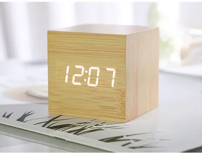 Produktbild von Holzwürfel Digitalwecker mit LED elektronischer Zeitanzeige Mini Holzwürfel Design Tischuhr Sprachsteuerung Timer Kalender Rotlicht