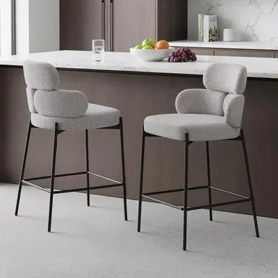 Obrázek produktu pro Sada dvou barových stoliček "Tresen" s opěradlem, vhodné do kuchyně nebo baru. Moderní design s umělou kožešinou a černými nohami (šedá barva)