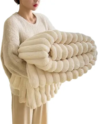 Produktbild von Kuscheldecke aus Kunstkaninchenfell, 180 × 200 cm, beidseitig weich, weiß, als Sofaüberwurf geeignet.