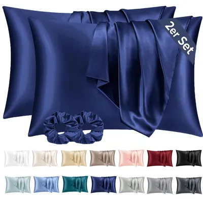Produktbild von Set mit 2 Satin-Kissenbezügen, 40 x 80 cm, dunkelblau, seidenweich und pflegeleichter als Seidenkissenbezüge. Inklusive 2 Haargummis.