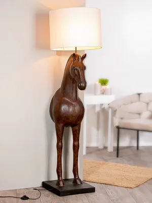 Produktbild von Gilde Stehleuchte, "Caballo", Kunstharz, braun, creme, VE 1, L. 44 cm, B. 44 cm, H. 160,5 cm Höhe: 160.50 cm Breite: 44.00 cm Tiefe: 44.00cm 51979