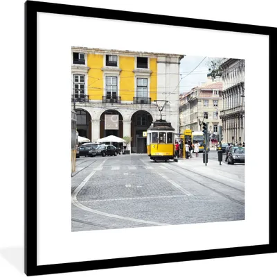 Produktbild von MuchoWow® Gerahmtes Poster Die beiden gelben Straßenbahnen im Zentrum von Lissabon 40x40 cm - Poster mit Schwarzem Bilderrahmen Wandposter Rahmen Foto Bilder - Poster - Plakat im Rahmen