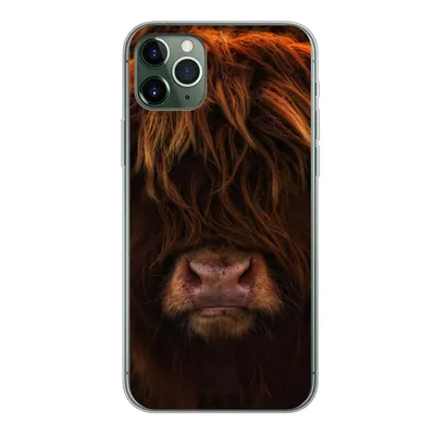 Produktbild von MuchoWow® Handyhülle Schutzhülle Hülle für iPhone 11 Pro Max Schottischer Highlander - Kuh - Schwarz - Porträt Silikon Softcase Handy Hülle - Schutz