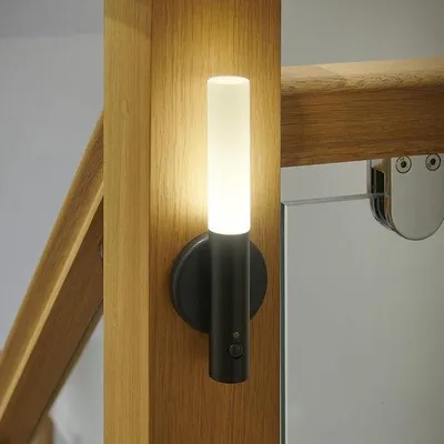 Obrázek produktu pro Nabíjecí LED nástěnná lampa do obývacího pokoje a ložnice – bezdrátová – napájená z baterií – s funkcí nabíjení přes USB – s dálkovým ovládáním