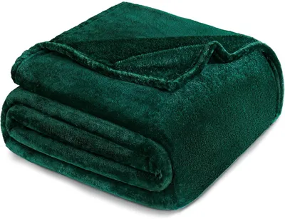Produktbild von Fleecedecke 150 x 200 cm für Bett und Couch, weich und warm, Wohndecke in Dunkelgrün
