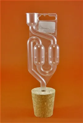 Produktbild von Korkstopfen mit Loch 46/36mm + Gärröhrchen, Flaschenkorken, Korken, Konischer Kork Stopfen, Presskork