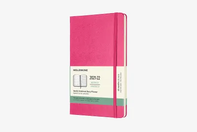 Image de Agenda Moleskine Classic, papier, rose, 2021 - 2022, 1 poche, pages pour notes, élastique de fermeture