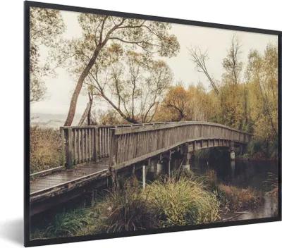 Produktbild von MuchoWow® Gerahmtes Poster Herbst - Brücke - Bäume 40x30 cm - Poster mit Schwarzem Bilderrahmen Wandposter Rahmen Foto Bilder - Kunstposter - Wanddekorationen