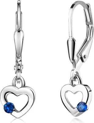 Zarte silberne Herz-Ohrhänger mit filigranem Design, verziert mit einem kleinen blauen Zirkonia, der dezent am unteren Rand des Herzens funkelt.