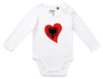 Produktbild von Huuraa Baby Body Albanien Flagge Herz 62 White  Baumwolle Fairtrade Langarmbody Geschenkidee