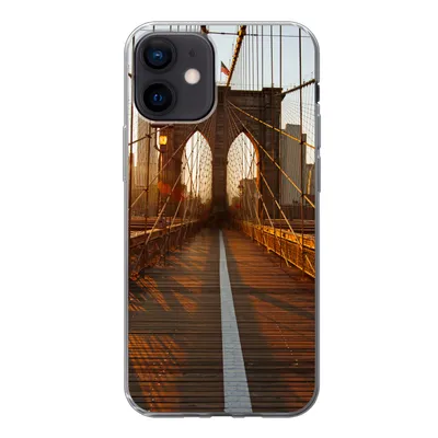 Produktbild von MuchoWow® Handyhülle Schutzhülle Hülle für iPhone 12 Brooklyn Bridge in New York bei Sonnenuntergang Silikon Softcase Handy Hülle - Schutzhülle