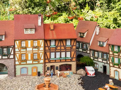 Produktbild von POLA G 331769 - 1/22,5 / G  Fachwerkhaus mit Schaufenster, Reliefmodell - Neu