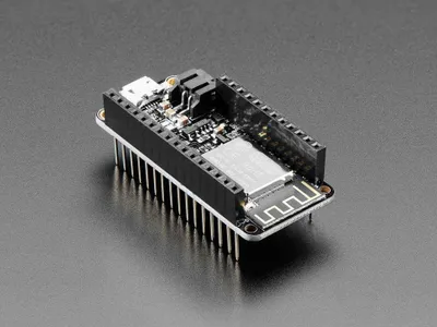 Produktbild von Adafruit Feather HUZZAH mit ESP8266 WiFi, montiert