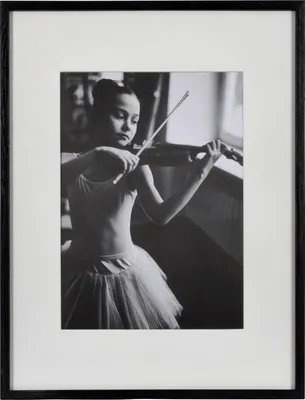 Immagine prodotto di Cornice in legno Viola per foto, dimensioni 30x40 cm, colore nero, marca Henzo