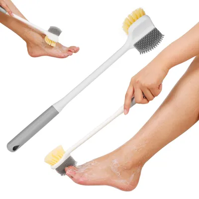 Image de Brosse multifonctionnelle pour les pieds avec long manche, brosse pour les orteils à utiliser sous la douche, brosse pour les pieds adaptée aux seniors, aucun recoin difficile d'accès pour un nettoyage optimal des pieds.