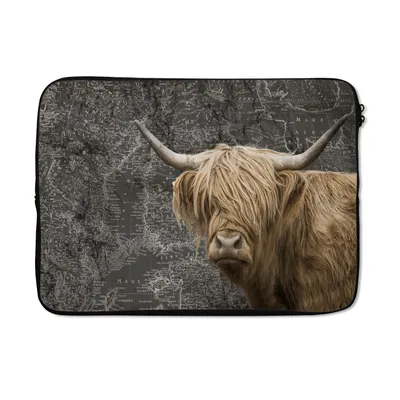 Produktbild von MuchoWow® Laptop Hülle 13 Zoll Schottische Highlander - Weltkarte - Kuh Laptoptasche - Laptophülle - Sleeve - Rundumschutz