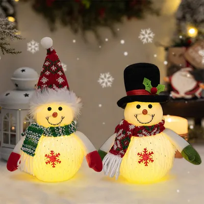 Produktbild von LED Weihnachtsdeko Schneemann Figuren, 2er Set | Batteriebetriebene Weihnachtsdeko Figuren für Tisch, Kamin & Büro | Festliche Weihnachtsgeschenke