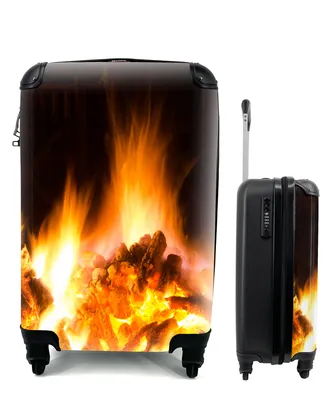 Produktbild von MuchoWow® Koffer Handgepäck Trolley Rollkoffer Kleine Reisekoffer mit 4 Rollen - Kamin vor schwarzem Hintergrund - Cabin Size < 55x40x23 cm & 55x40x20 cm - Fotokoffer - Kabinenkoffer - Boardgepäck - Reise-Box - Reisekoffer - Reisegepäck - Koffer mit Bild - Trolley für Kinder