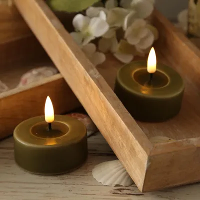 Produktbild von LED Maxi Teelichter MIA - Echtwachs - realistische 3D Flamme - D: 6,1cm - olivgrün - 2 Stück
